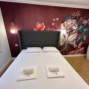 https://raffaellos-place.it-romehotels.com